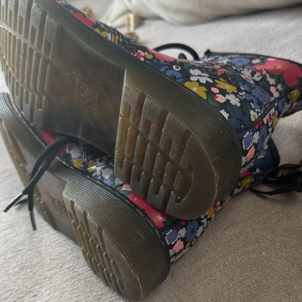Dr. Martens Kids Floral Boots - Black Multicolor - Picture 12 of 13